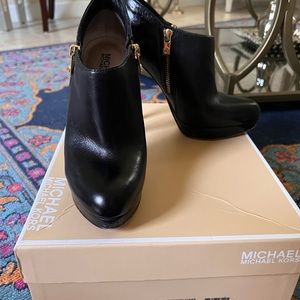 Michael Kors leather booties size 7
